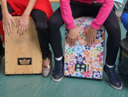 Cajon spelen